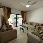 Cozy 2-bd Ap Near The Sea! *