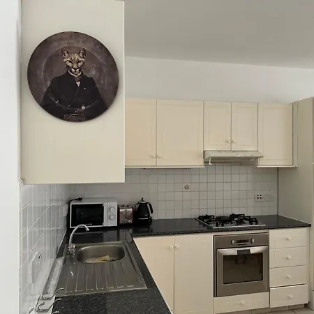 Cozy 2-bd Ap Near The Sea! Lägenhet Paphos