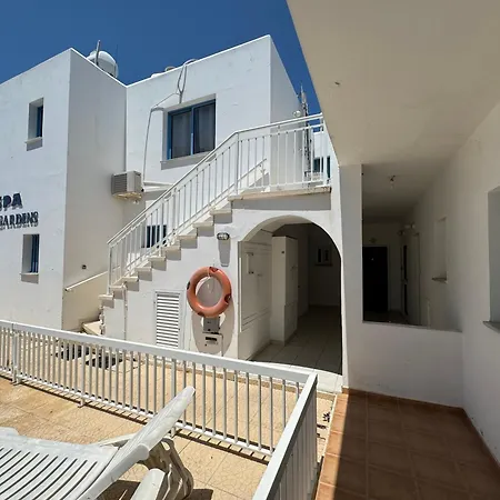 Cozy 2-bd Ap Near The Sea!