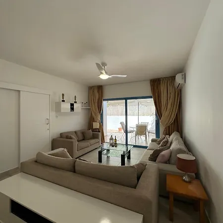 Cozy 2-bd Ap Near The Sea!