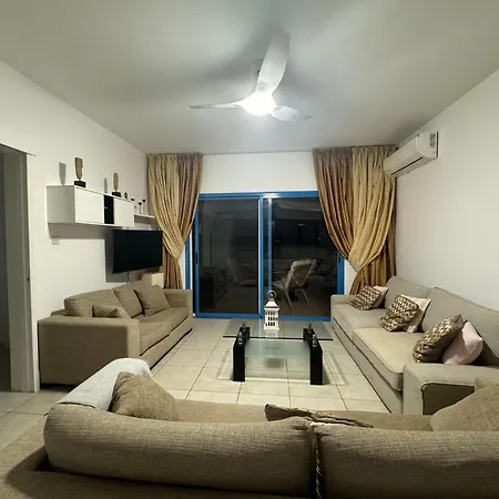 Cozy 2-bd Ap Near The Sea! דירה