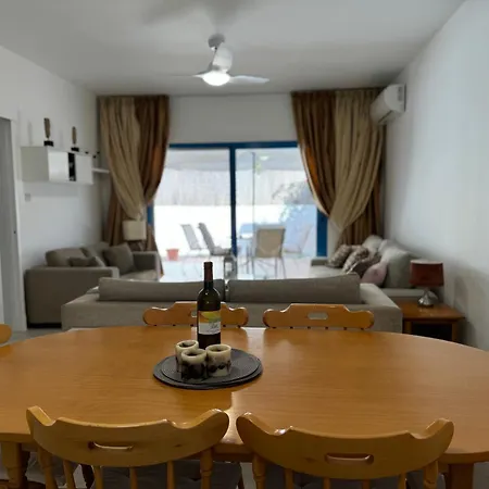 Cozy 2-bd Ap Near The Sea! פאפוס