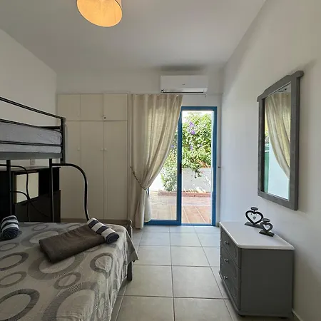 Cozy 2-bd Ap Near The Sea! דירה