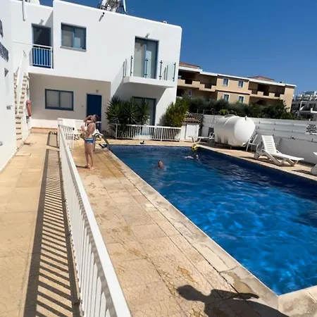 Cozy 2-bd Ap Near The Sea! *