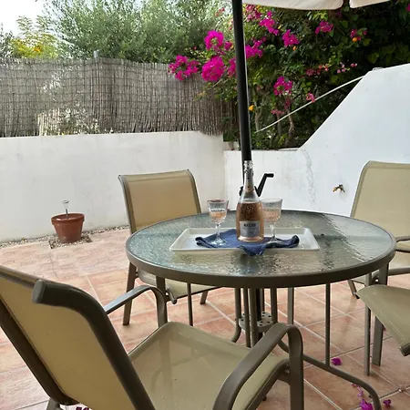 Cozy 2-bd Ap Near The Sea! *