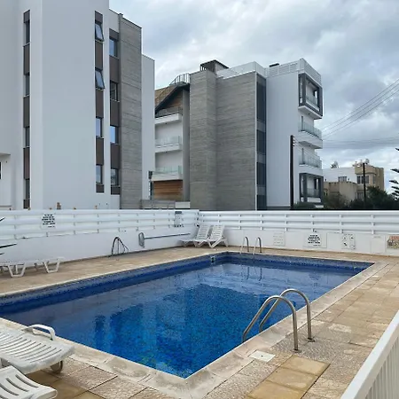 Cozy 2-bd Ap Near The Sea! דירה