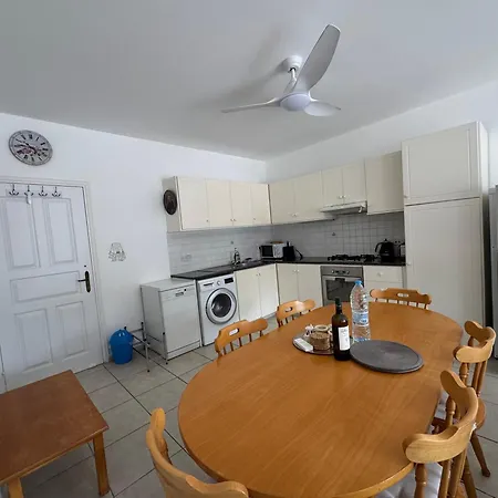 Cozy 2-bd Ap Near The Sea! *