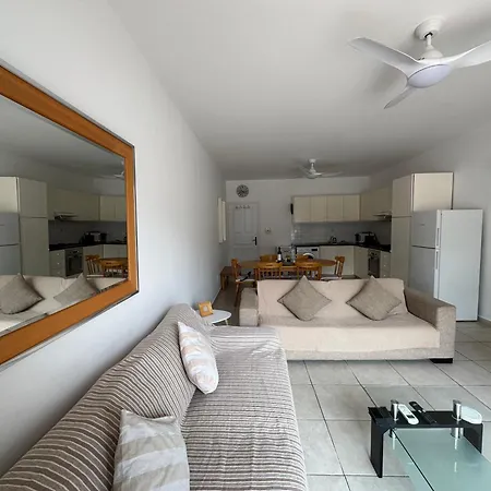 Cozy 2-bd Ap Near The Sea!