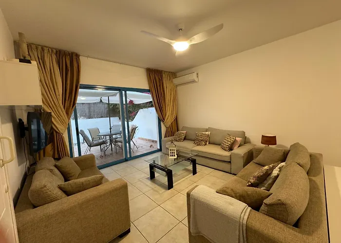 Cozy 2-bd Ap Near The Sea! Lägenhet