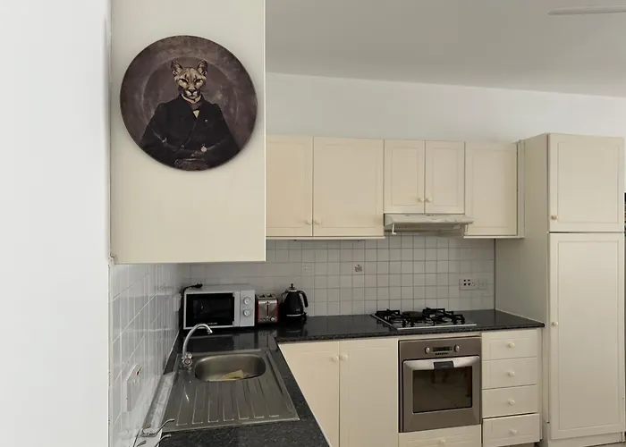 Cozy 2-bd Ap Near The Sea! Lägenhet Paphos