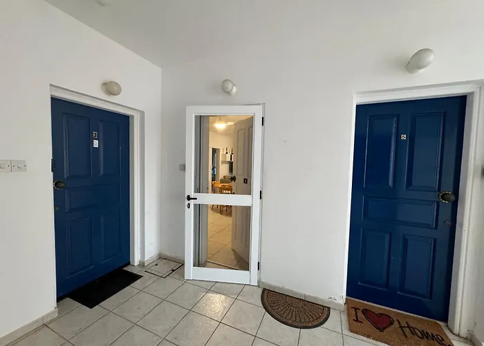 Cozy 2-bd Ap Near The Sea! Paphos