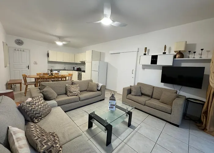 Cozy 2-bd Ap Near The Sea! Lägenhet