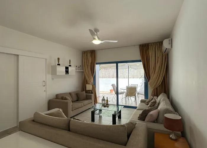 Cozy 2-bd Ap Near The Sea!