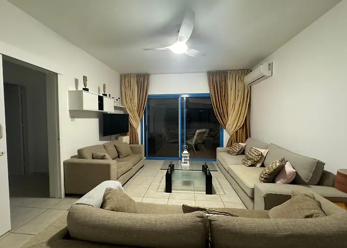 Cozy 2-bd Ap Near The Sea! Lägenhet