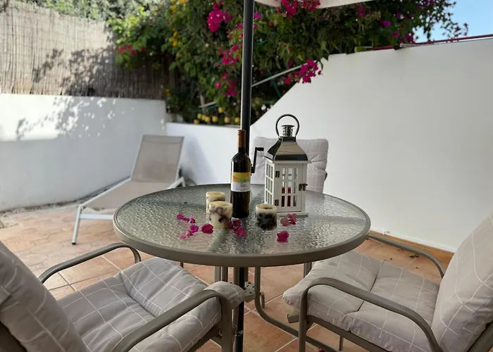 Apartment Cozy 2-bd Ap Near The Sea!