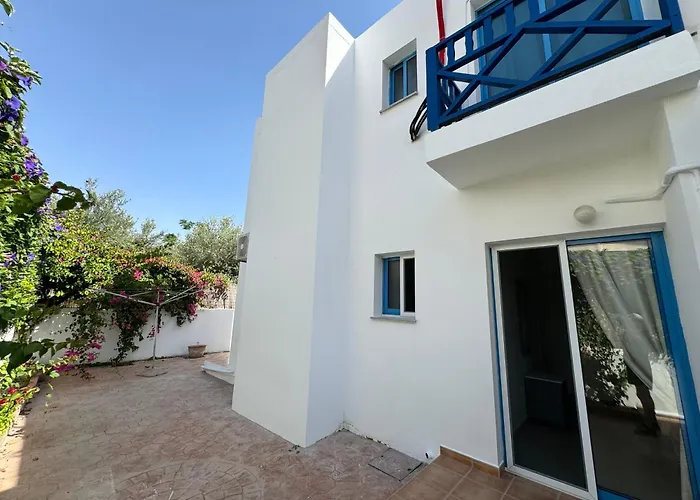 Lägenhet Cozy 2-bd Ap Near The Sea! Paphos