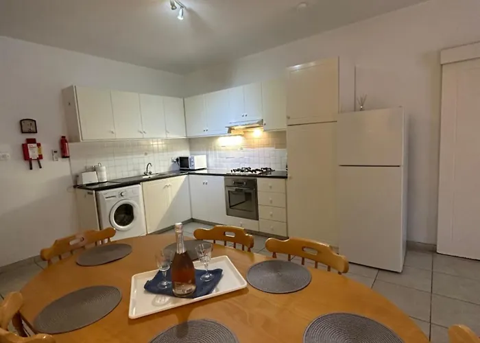 Lägenhet Cozy 2-bd Ap Near The Sea!