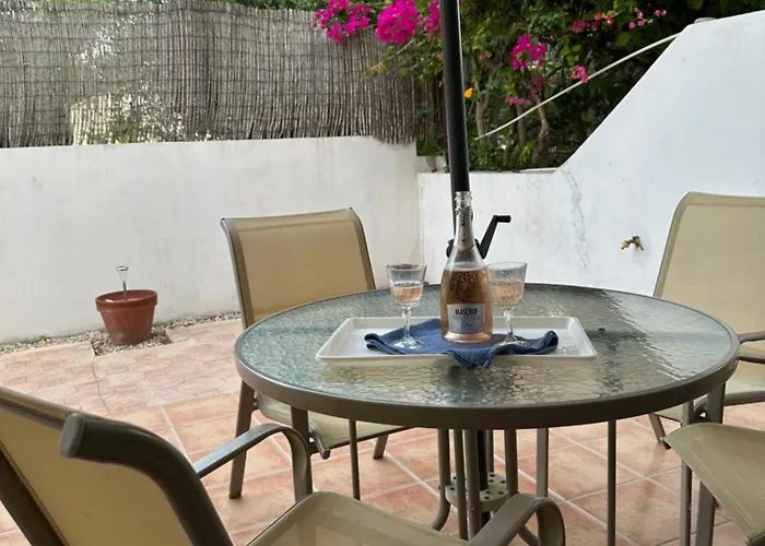 Cozy 2-bd Ap Near The Sea! *