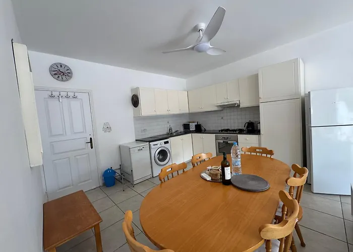 Cozy 2-bd Ap Near The Sea! *